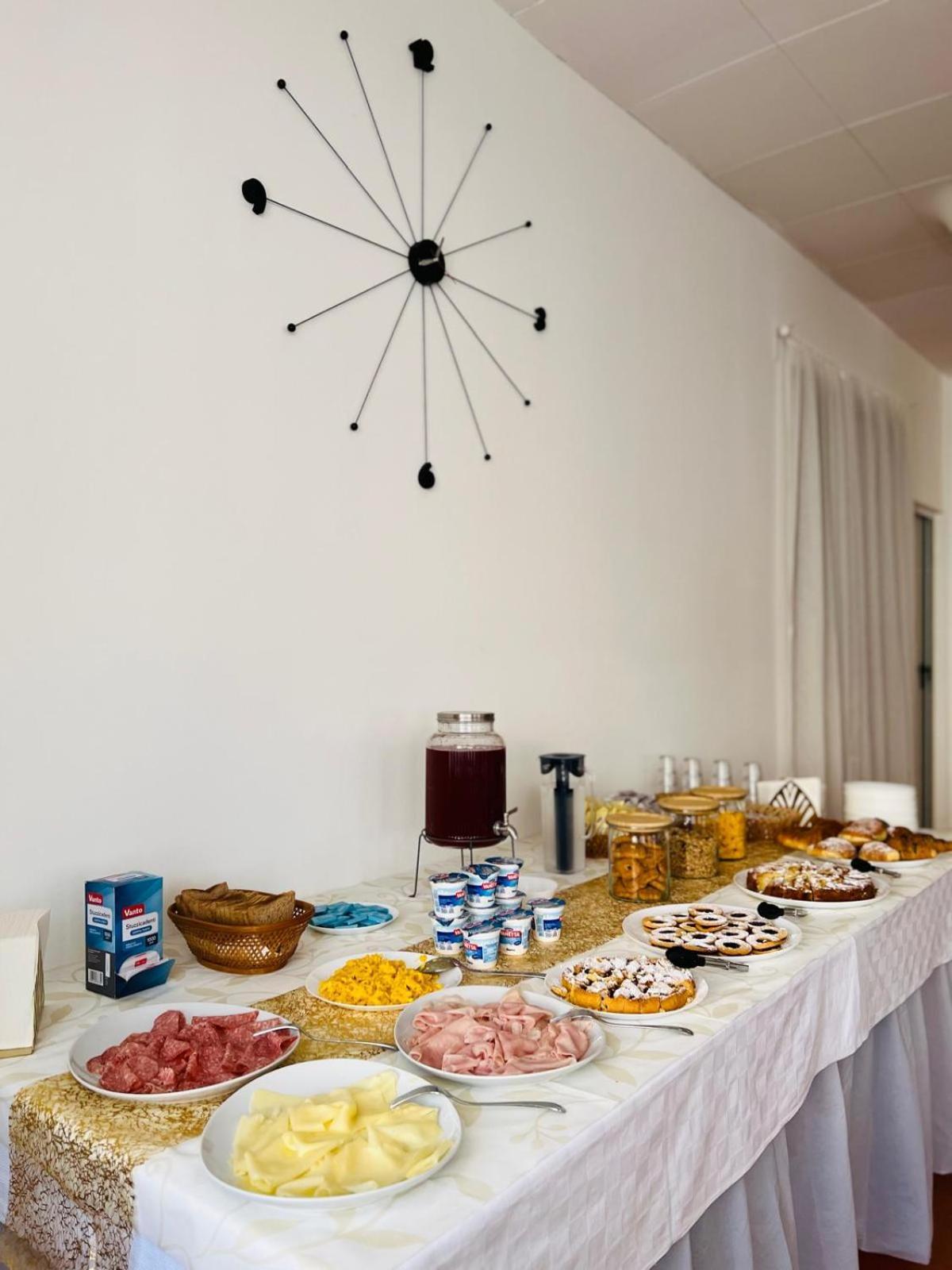 Hotel Villa Dei Fiori Bellaria-Igea Marina Buitenkant foto