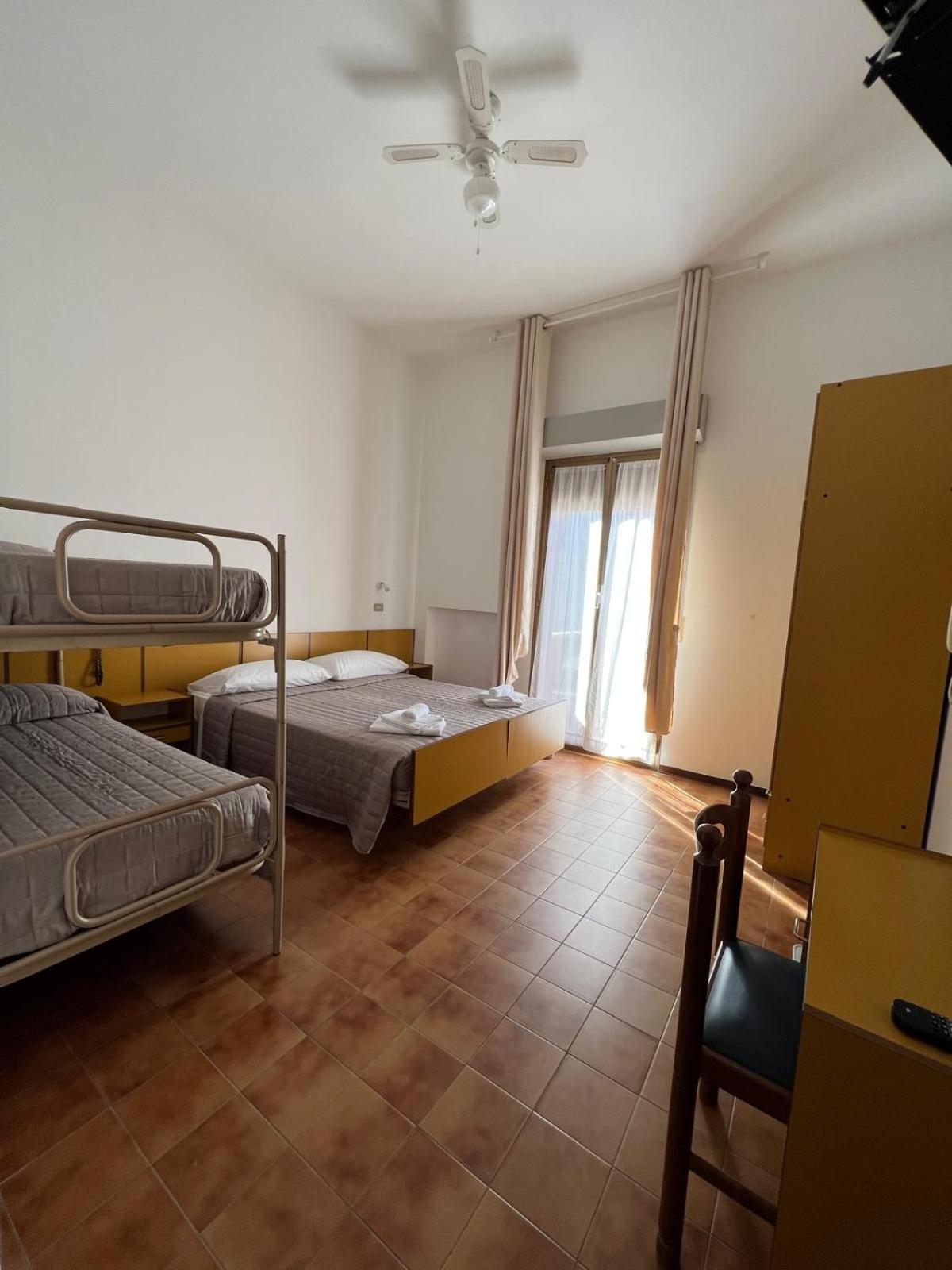 Hotel Villa Dei Fiori Bellaria-Igea Marina Buitenkant foto