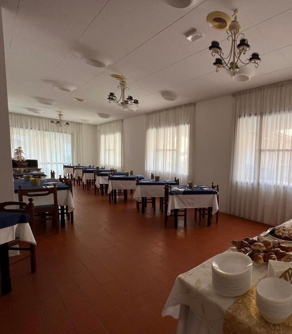 Hotel Villa Dei Fiori Bellaria-Igea Marina Buitenkant foto