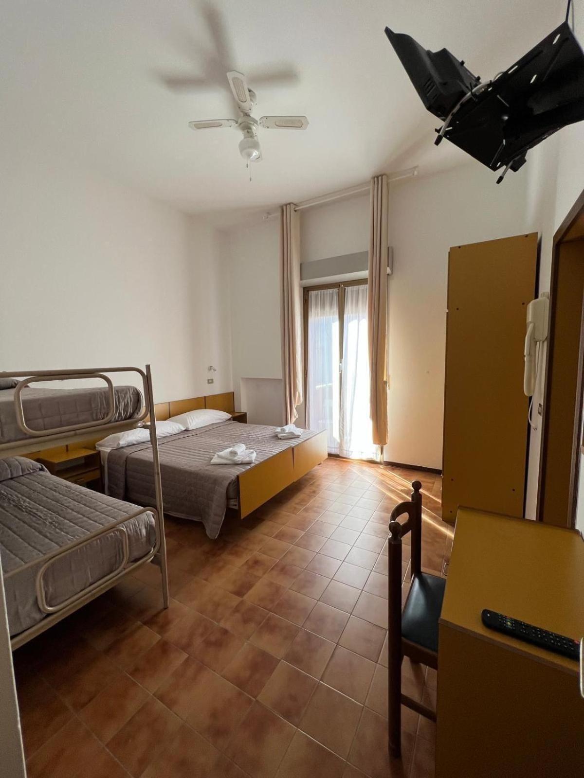 Hotel Villa Dei Fiori Bellaria-Igea Marina Buitenkant foto
