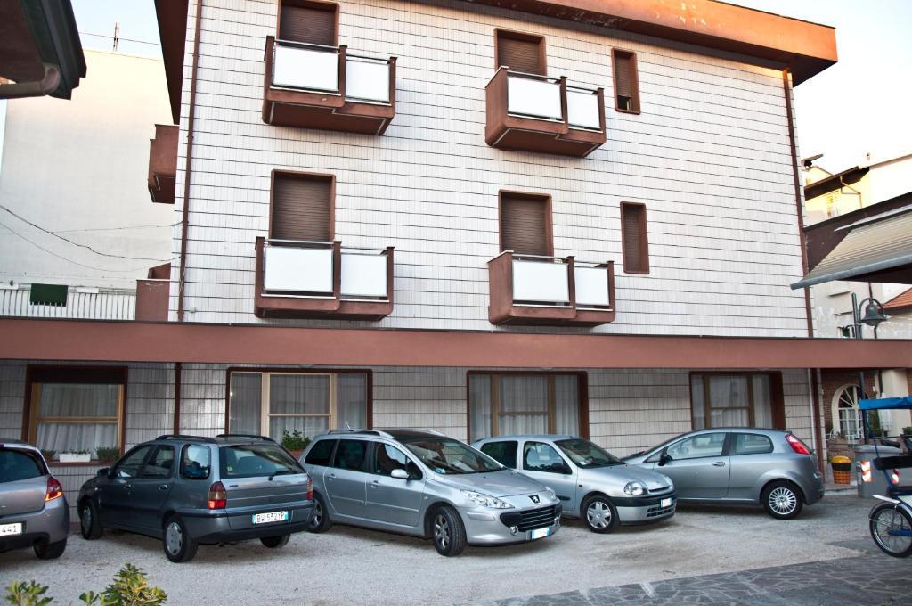 Hotel Villa Dei Fiori Bellaria-Igea Marina Buitenkant foto